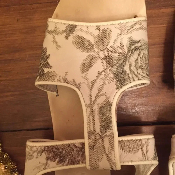 ❤️ANTHROPOLOGIE floral leather sandals❤️ - Picture 5 of 5